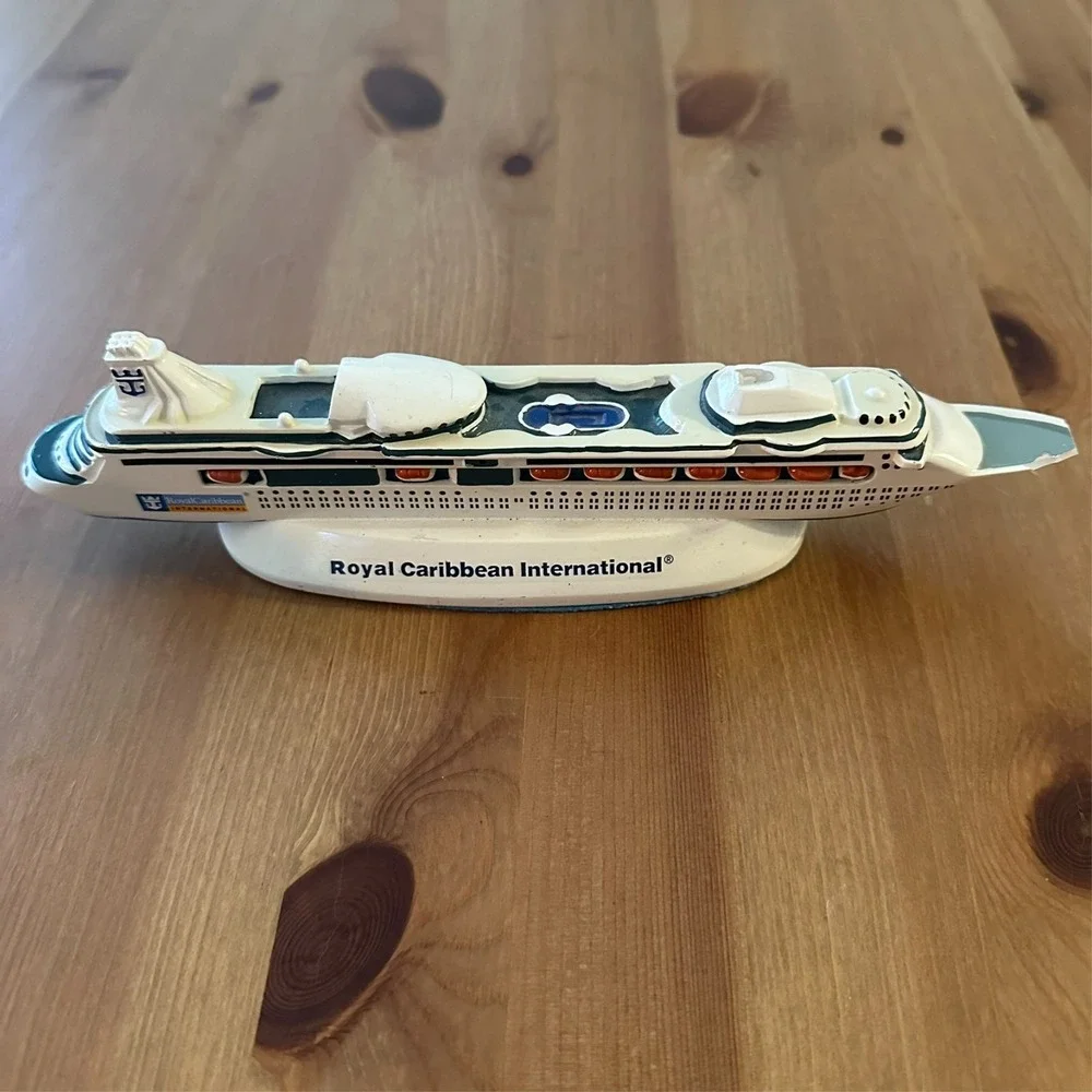 RCCL Royal Caribbean Vision of the Seas Official Cruise Ship Model